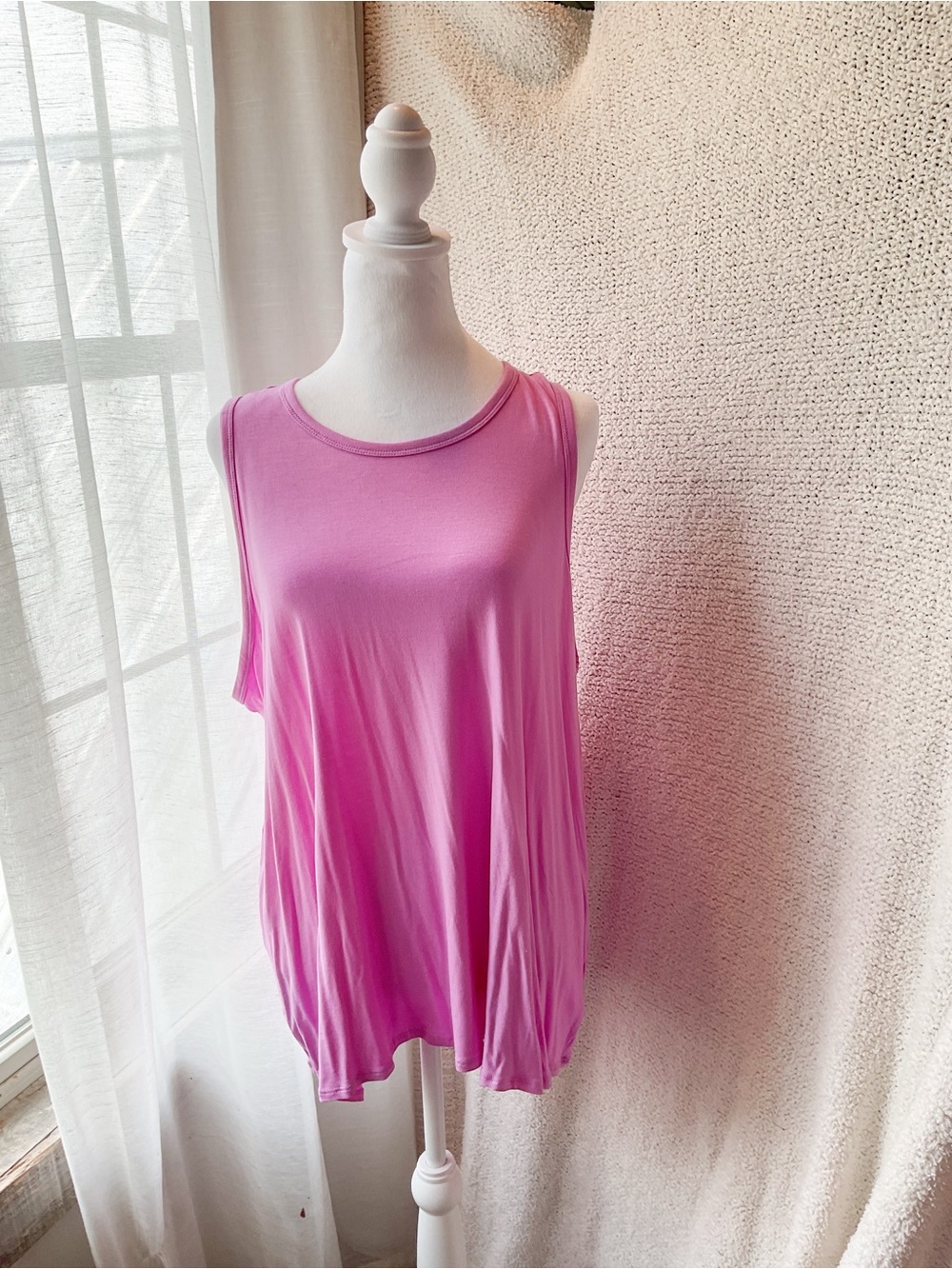 Old Navy Bright Pink Sleeveless Scoop Neck Tank